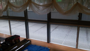 東京都 P保育園 窓に貼るミラーフィルム紫外線99%・赤外線を約80％カットフィルム施工価格1㎡/¥7,500円から～